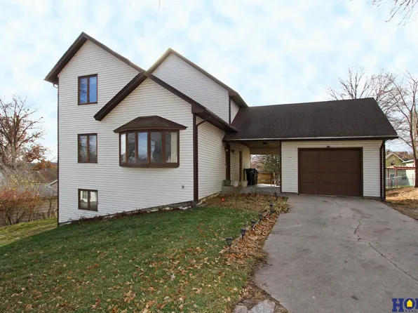 303 W North St, Weeping Water, NE 68463