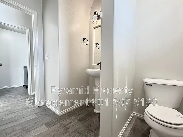 6353 W Passenger Ln — Photo 8