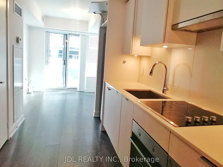195 Redpath Ave #807 — Photo 4