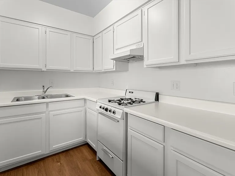 4458 Woodman Ave #2 — Photo 9