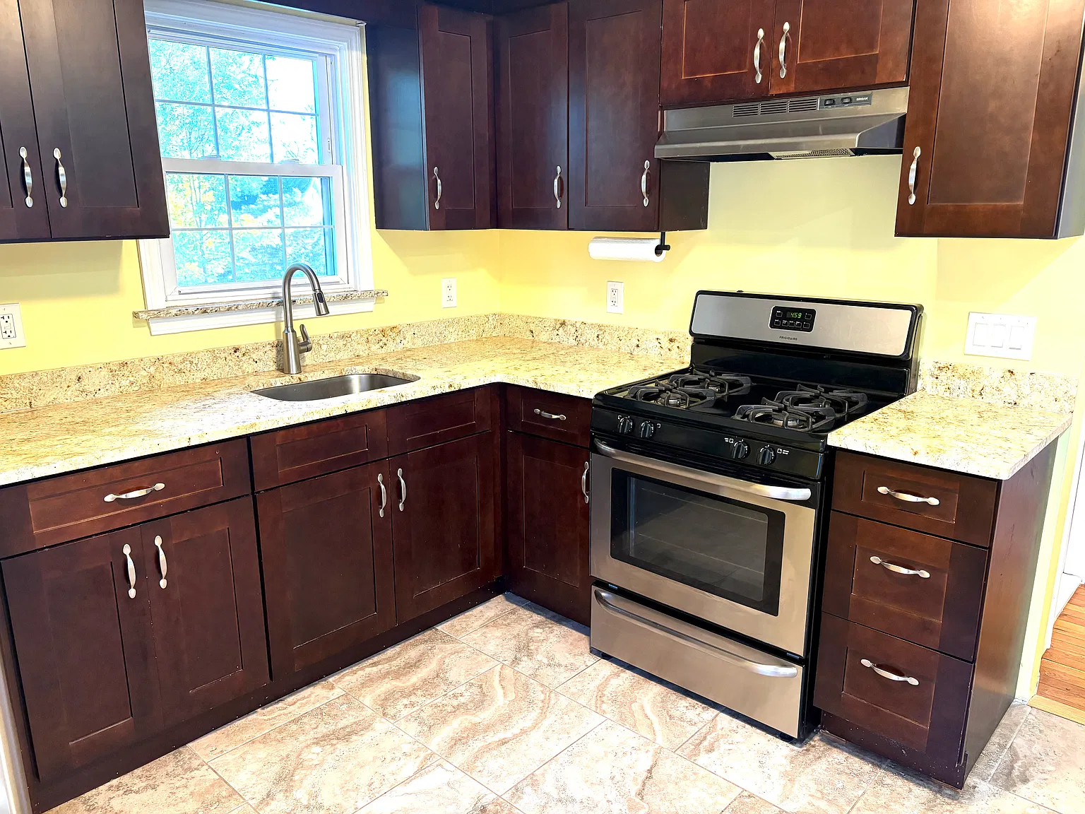2 bed, 810 sqft, $2,550 — Photo 4