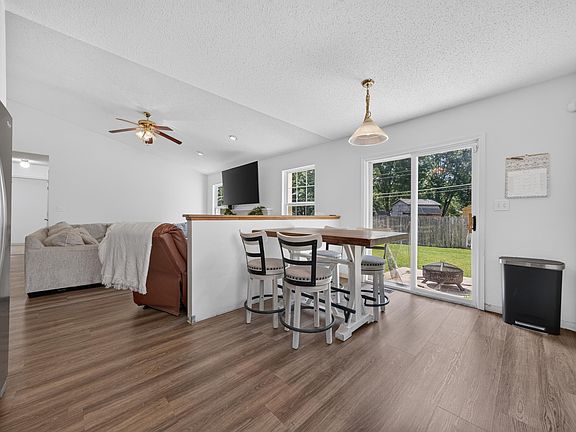 5th image of 818 Springwater Rd