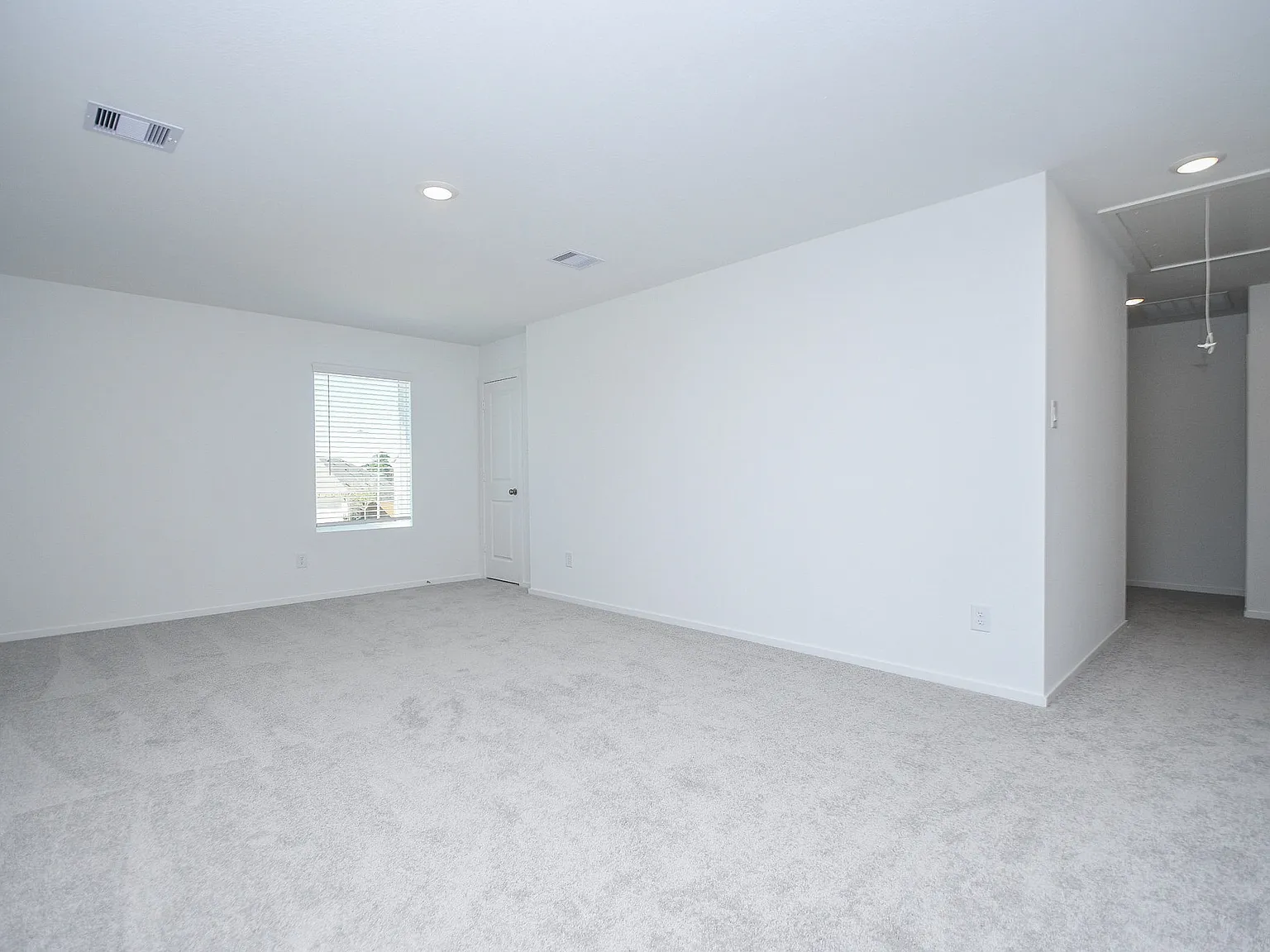 4 bed, 2.5 bath, 2263 sqft, $2,200 — Photo 2