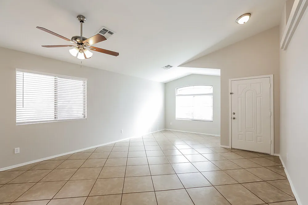 3 bed, 2.0 bath, 1678 sqft, $2,005 — Photo 3