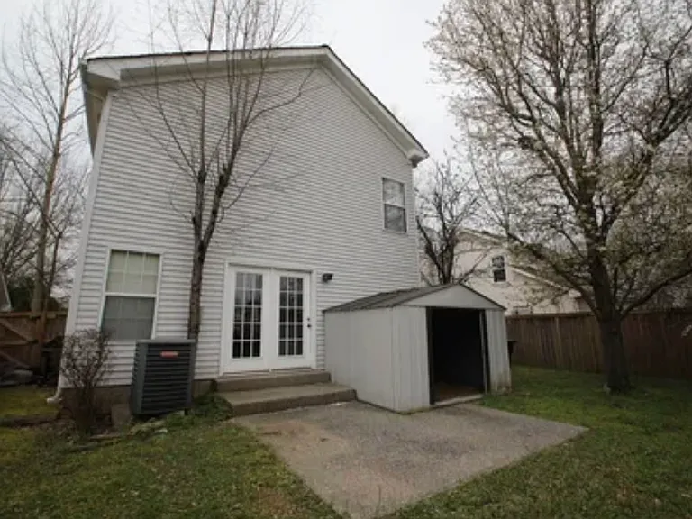 1034 Walesworth Dr — Photo 7