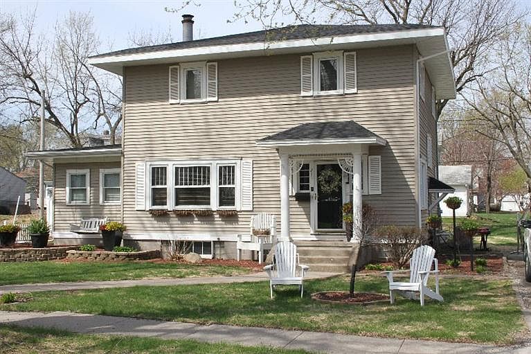 1st image of 211 N 9th St