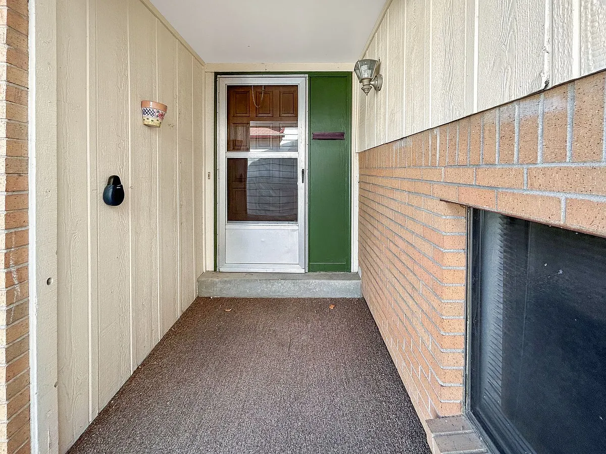 Building Photo - 9133 Meade St