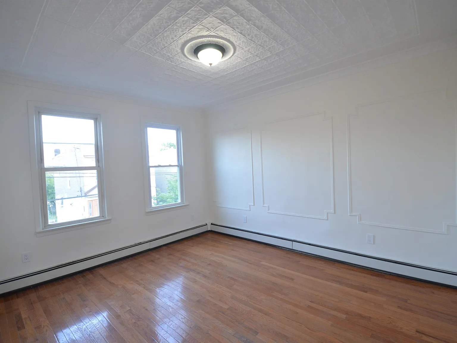 3 bed, 1.0 bath, $2,200 — Photo 2