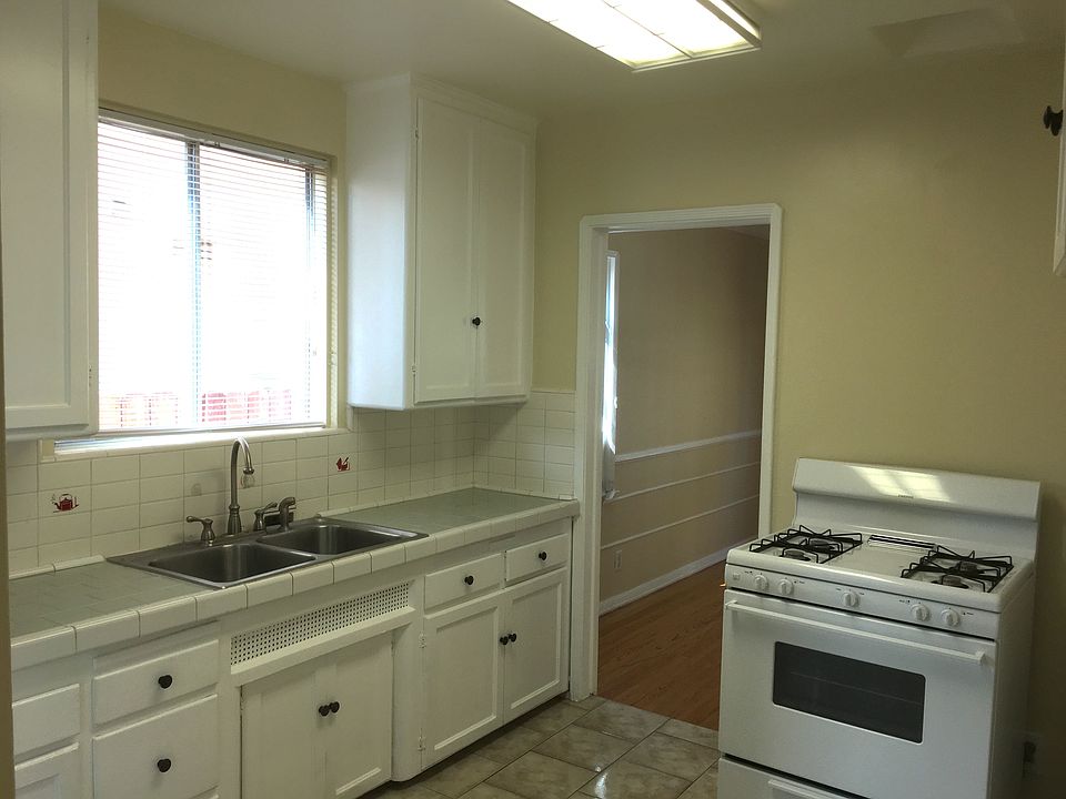 1st image of 520 N Genesee Ave