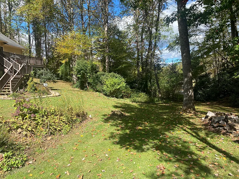 Valley Dr — Photo 17