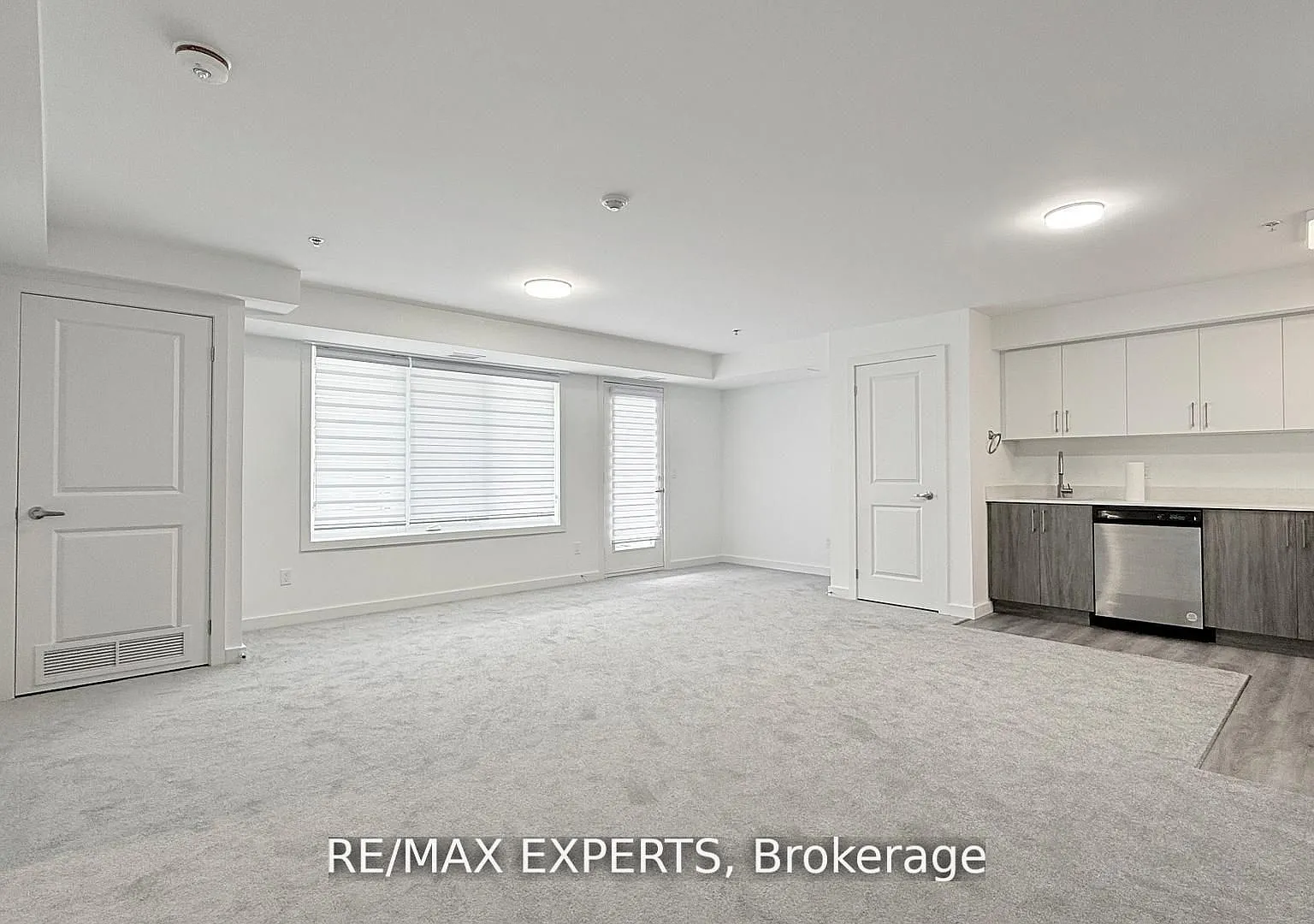 45 Connaught Ave — Photo 3