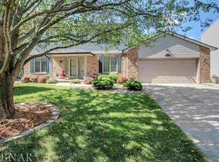 2 Kensington Cir, Bloomington, IL 61704