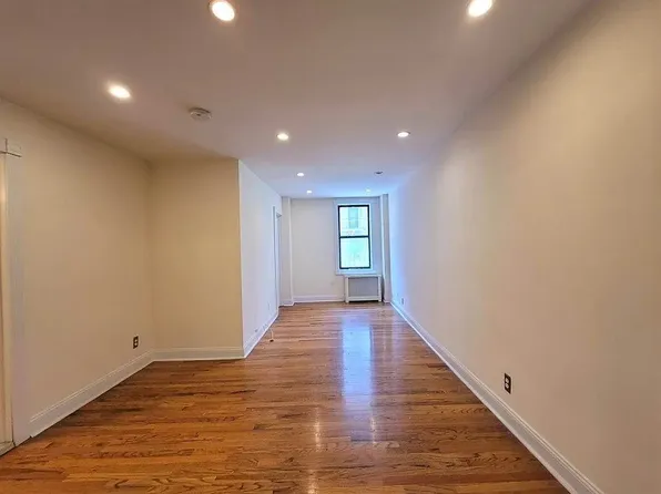 135 East 17th Street image 1 of 8