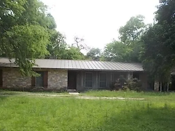 214 Lakeway Dr, Kerrville, TX 78028