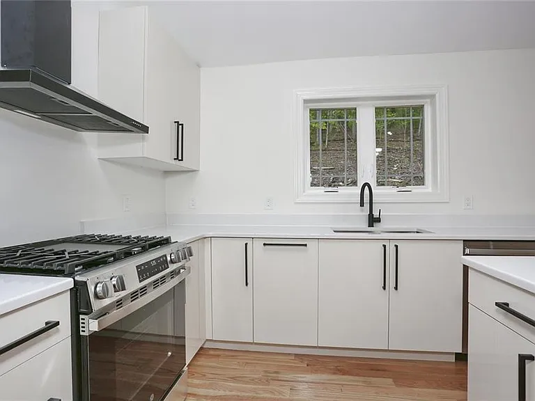 1097 Route 211 W — Photo 8