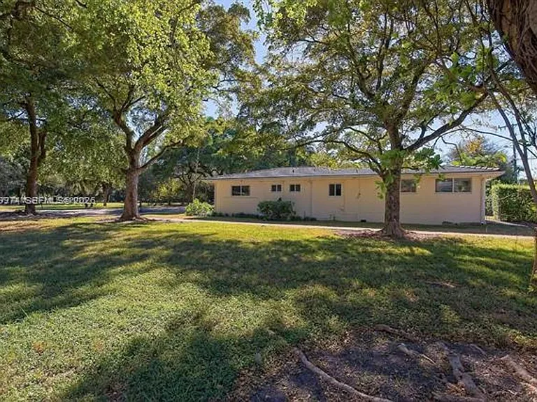 5400 Orduna Dr — Photo 11