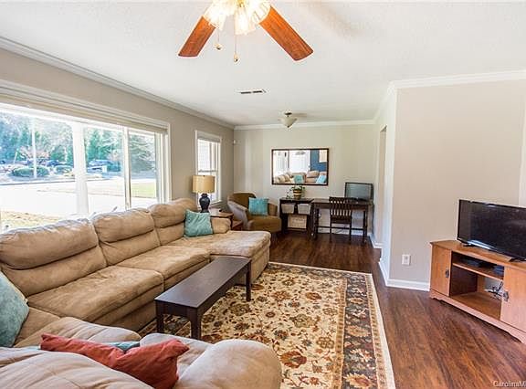 3rd image of 803 Oakdale Dr #1