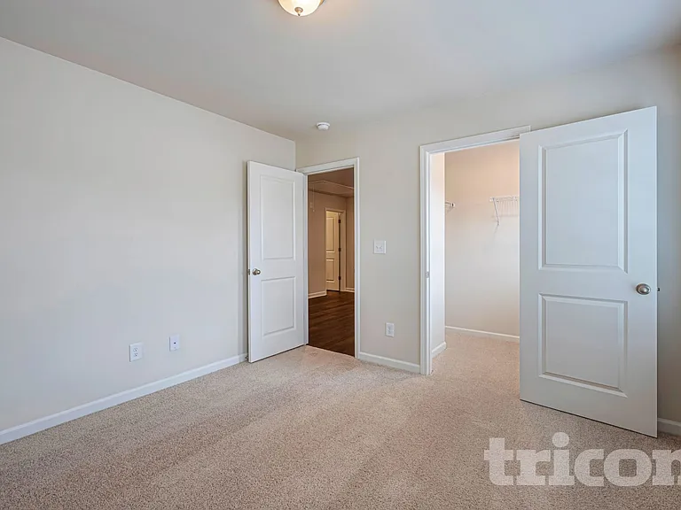 431 Curlin Ct — Photo 18