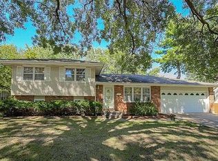 9002 W 93rd St, Overland Park, KS 66212