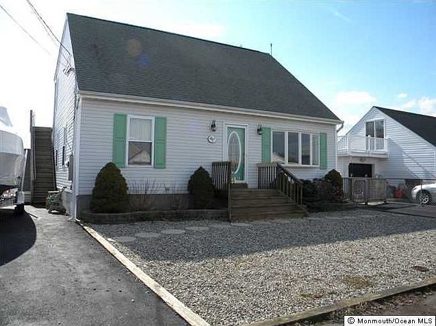 1st image of 242 Cedar Dr
