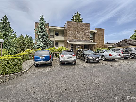 3rd image of 10923 Glen Acres Drive S #B