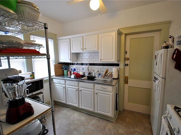 3rd image of 1296 Gladys Ave