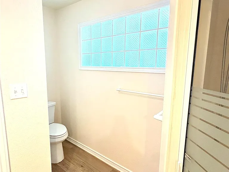 211 Fox Xing — Photo 16