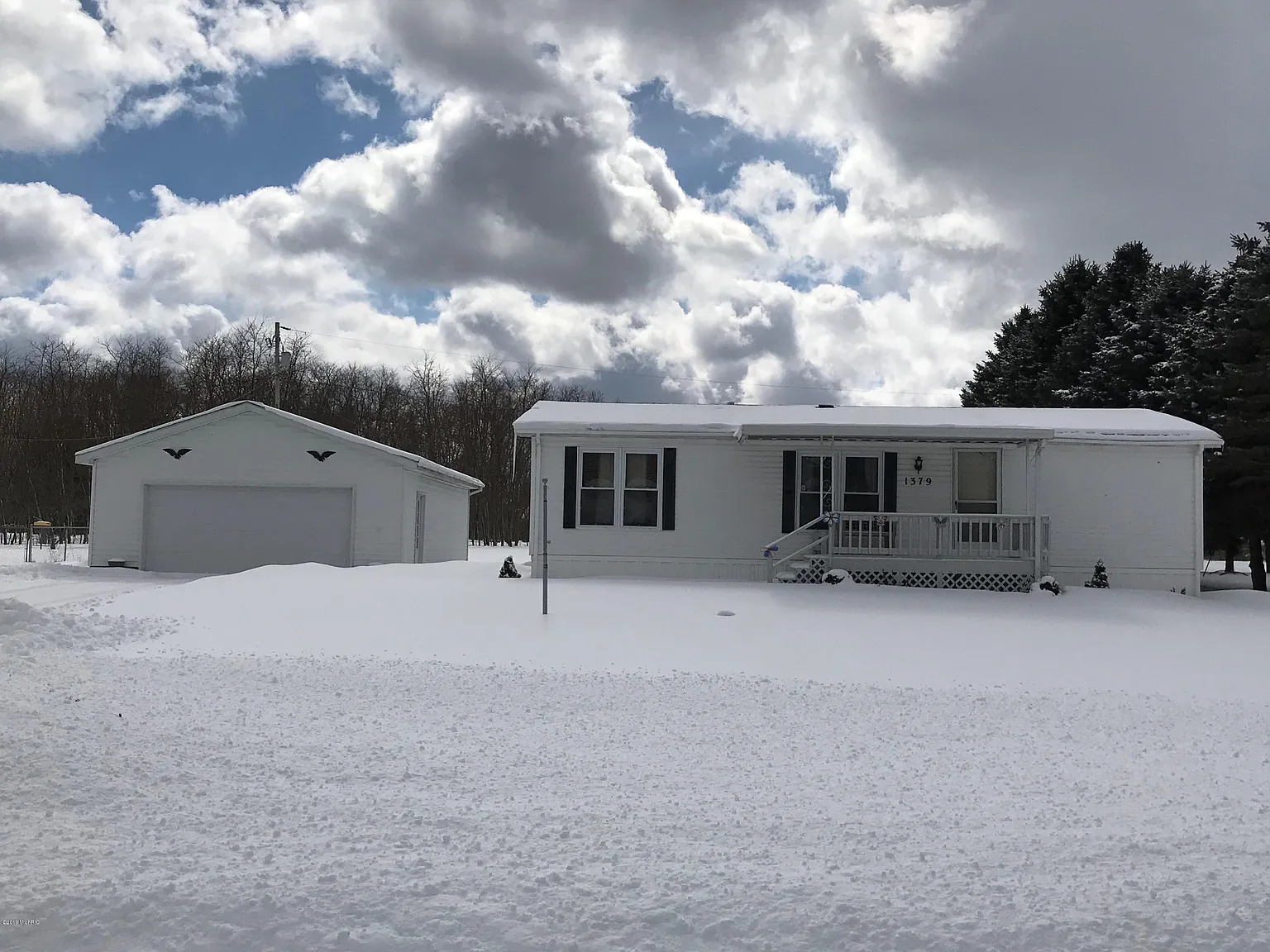 1379 Tubbs Rd photo 1