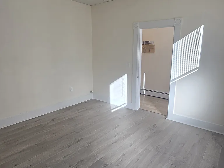 81 W Main St — Photo 22