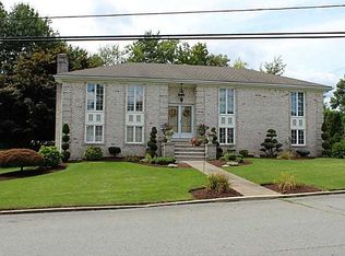 70 W River Pkwy, North Providence, RI 02904