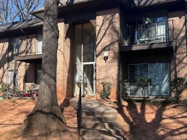 332 Orchard Trace Ln, Charlotte, NC 28213