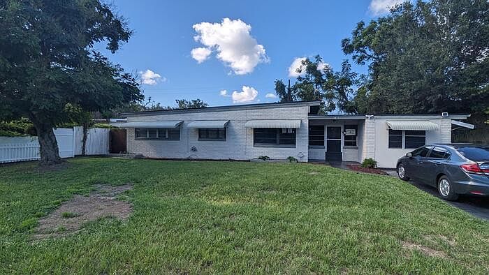 1st image of 140 N Oxalis Dr