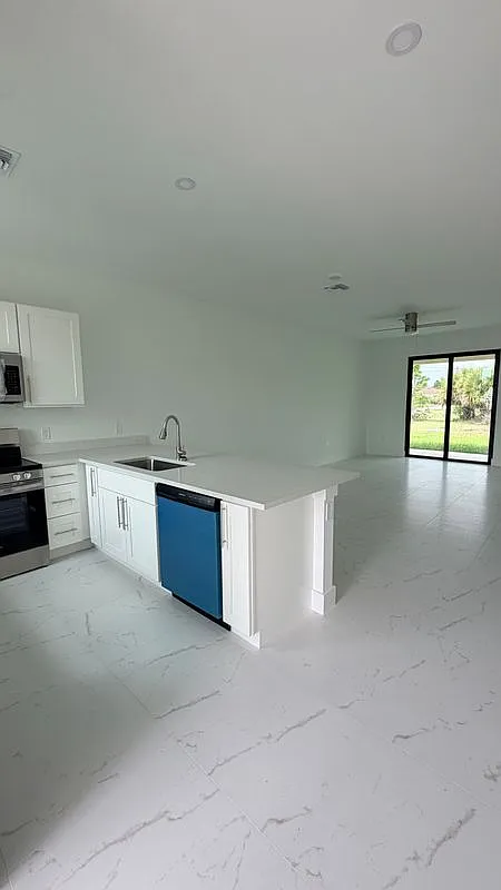 3 bed, 2.5 bath, 1225 sqft, $1,750 — Photo 2
