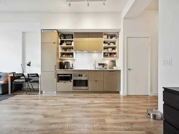 20 Edward St #2705, Toronto, ON M5G 0C5