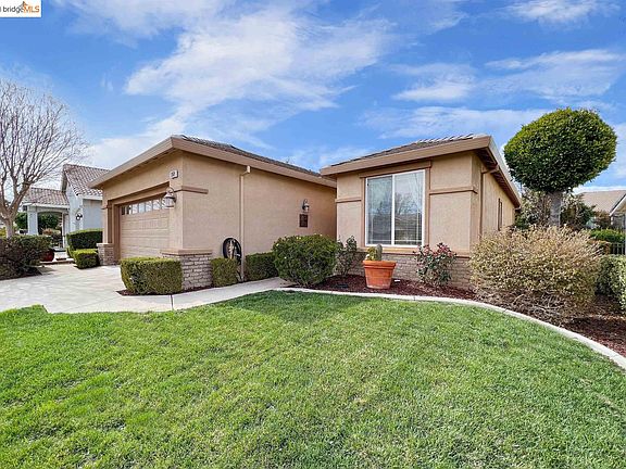 3rd image of 1369 Pearl Way