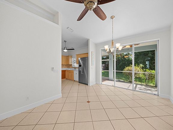 5th image of 821 101st Ave N