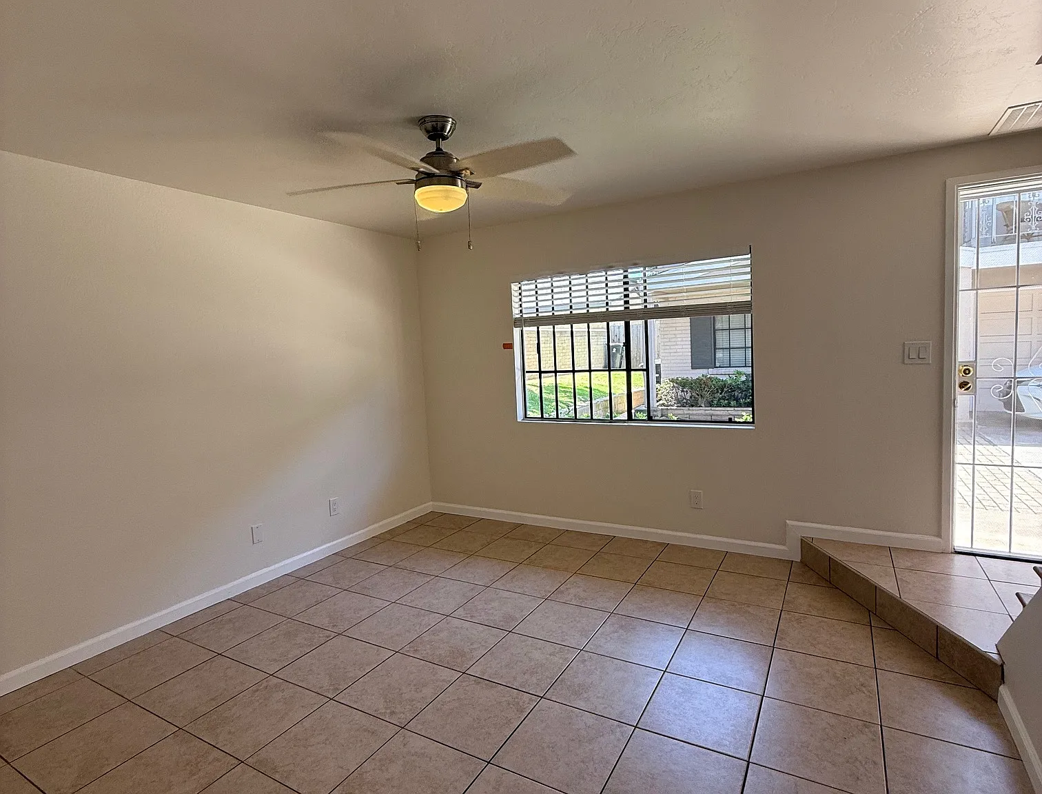 3 bed, 2.5 bath, 1208 sqft, $2,995 — Photo 2