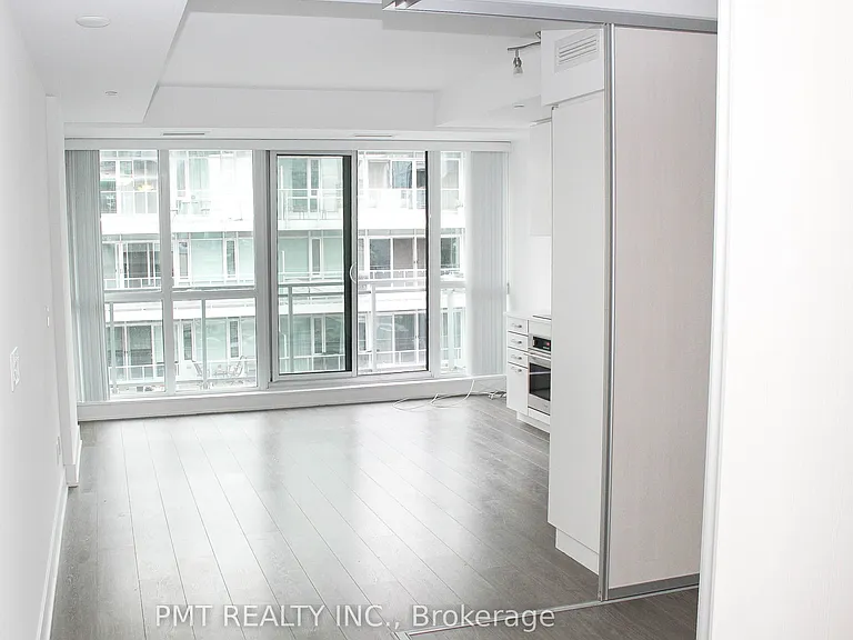 508 Wellington St W #709 — Photo 3