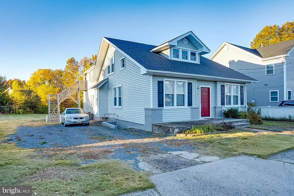 Building Photo - 7B Dresser Ave #1