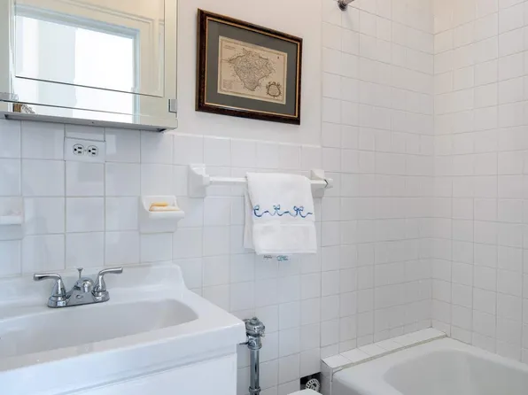 139 East 66th Street image 8 of 10