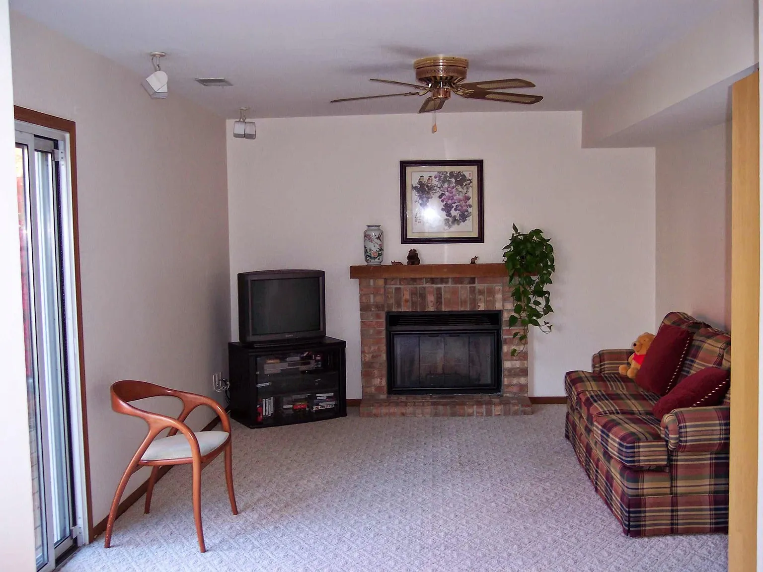 3 bed, 2.5 bath, 1700 sqft, $2,275 — Photo 2