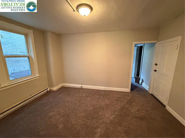 410 E 4th St #1 — Photo 7