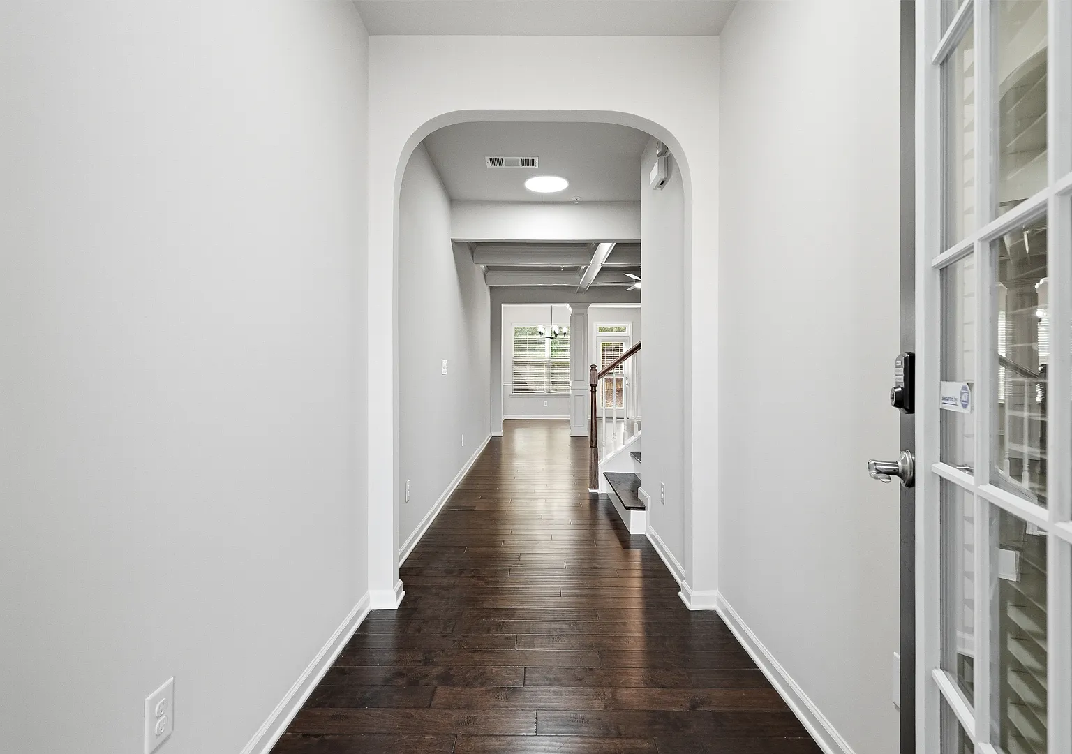 3 bed, 2.5 bath, 1921 sqft, $2,399 — Photo 3
