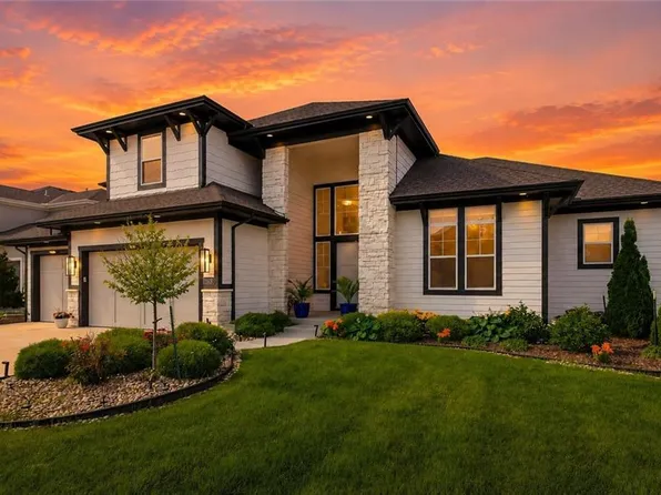 15620 Catalina St, Overland Park, KS 66224