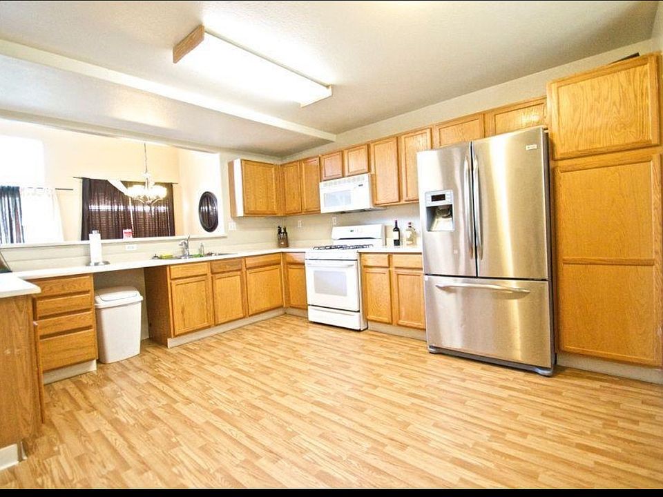 2nd image of 330 Cliff Ct