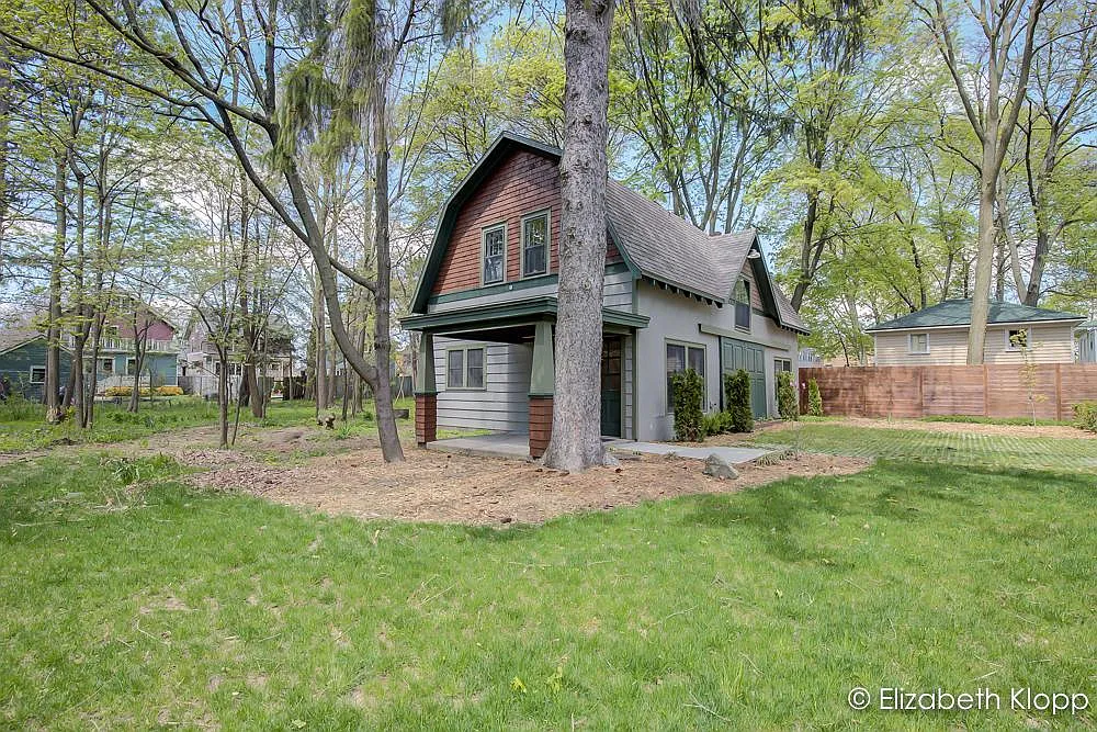 2021 Jefferson Dr SE — Photo 2
