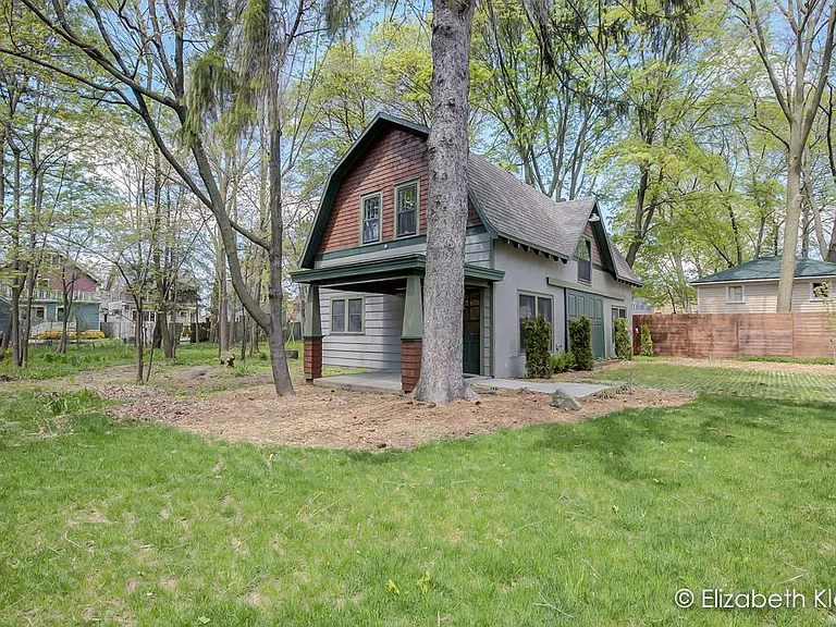 2021 Jefferson Dr SE #RR — Photo 2