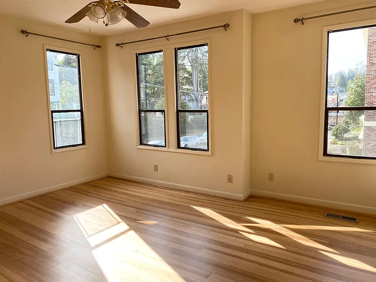1456 Franklin Ave — Photo 14
