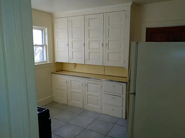 913-915 Springate St #2 — Photo 8