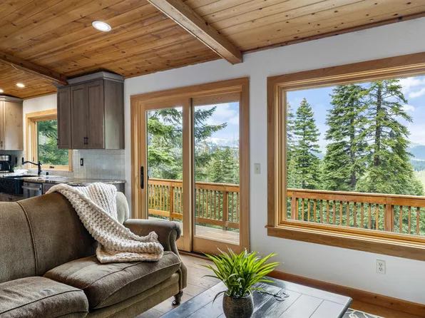 12185 Skislope Way, Truckee, CA 96161